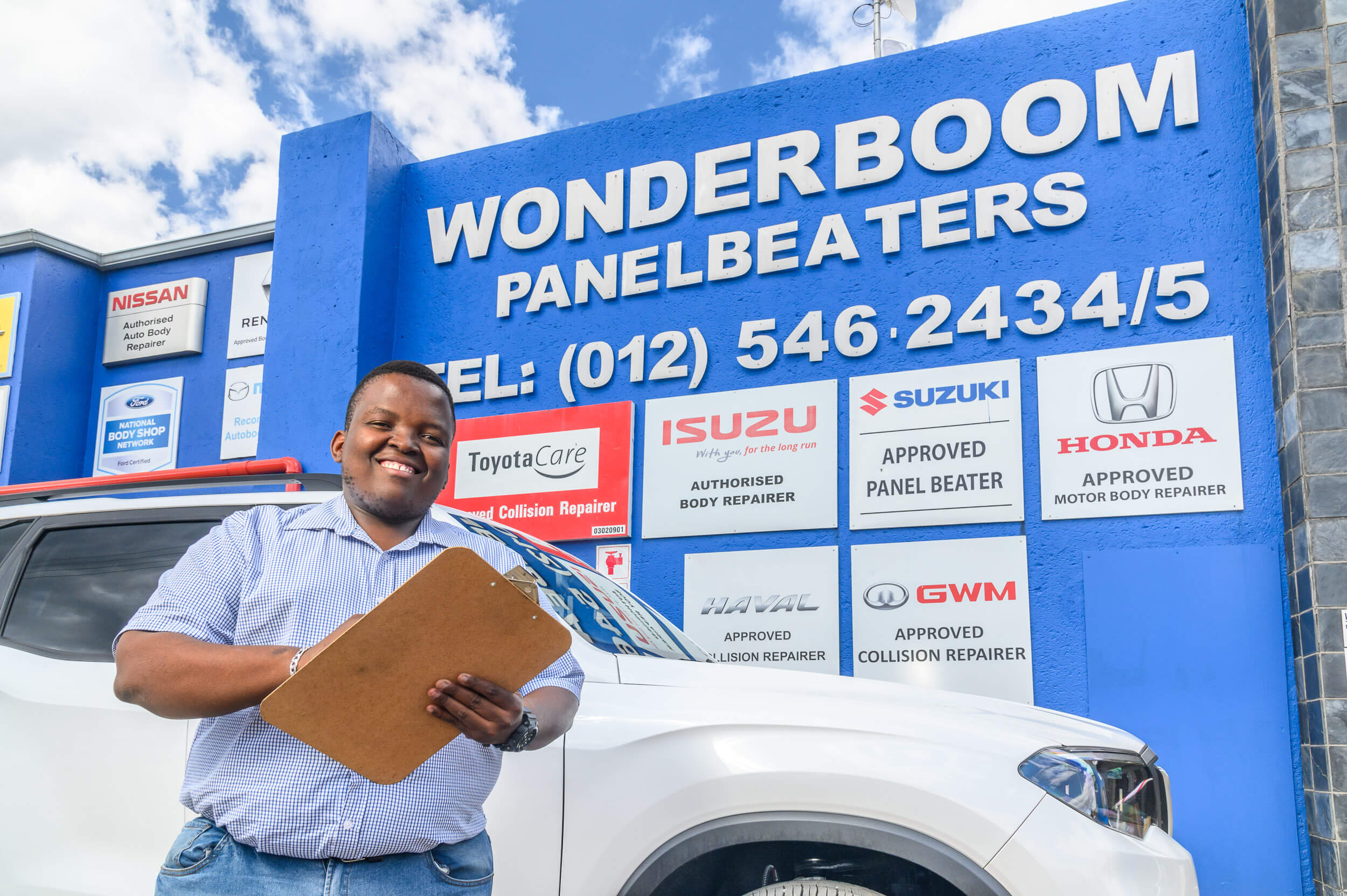 Wonderboom Panel Beaters Main Building with employee