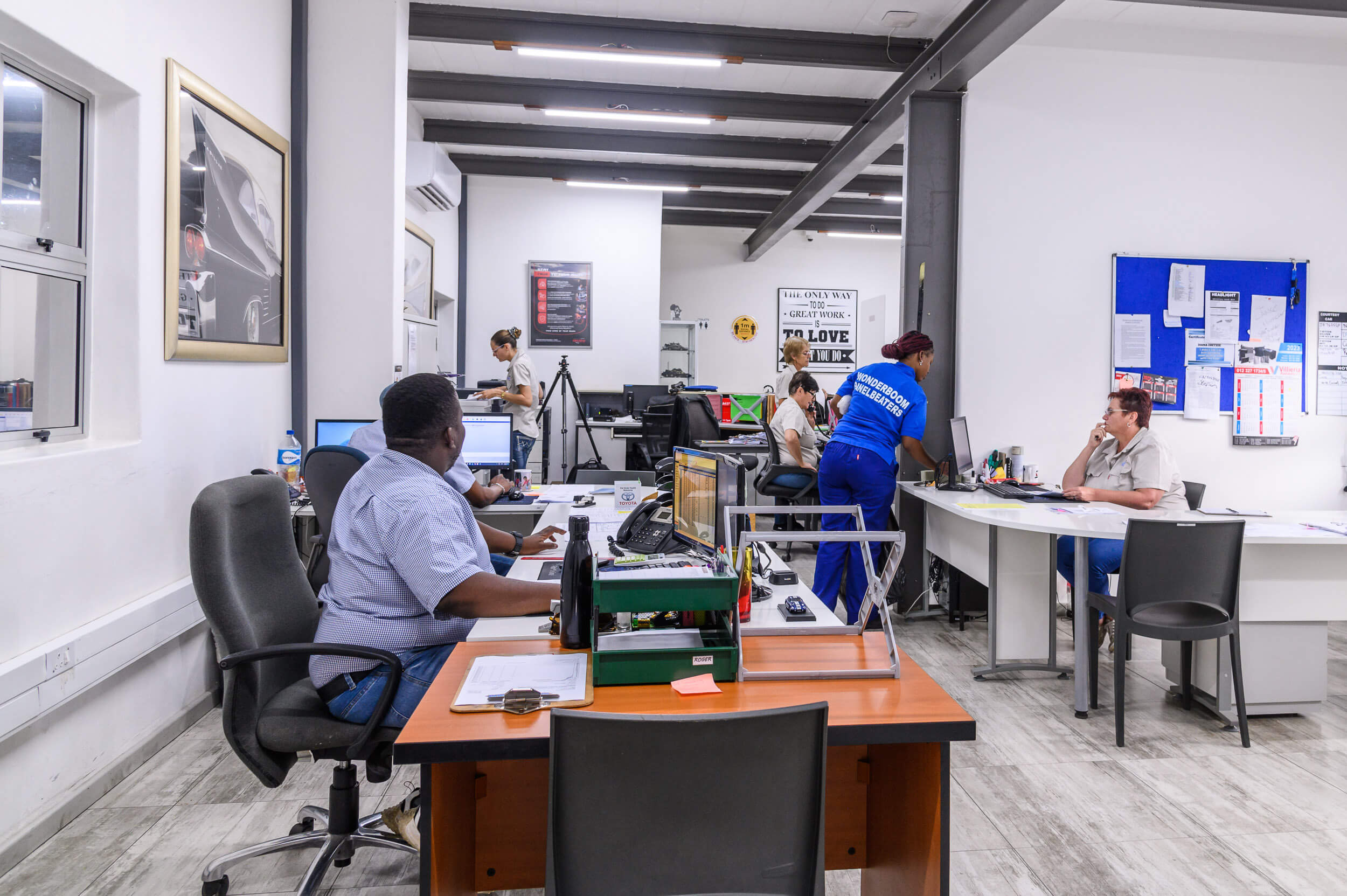 Wonderboom Panel Beaters employees working